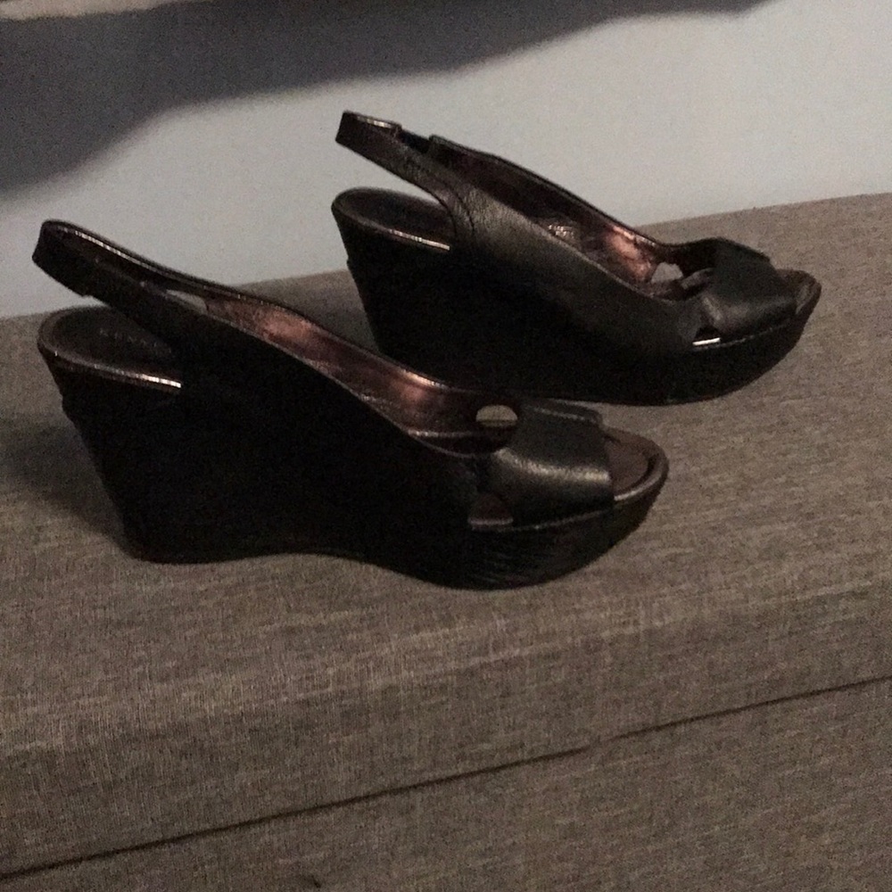 ✨PRICE DROP✨ Black Kenneth Cole wedges